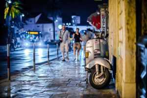 Home Vergelijking van drie populaire scootmerken: Vespa, Peugeot en Piaggio voor het kiezen van je eerste scooter