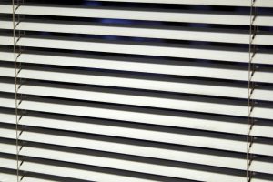 Home Moderne raamdecoratie trends voor 2025 met duurzame materialen en minimalistische designs